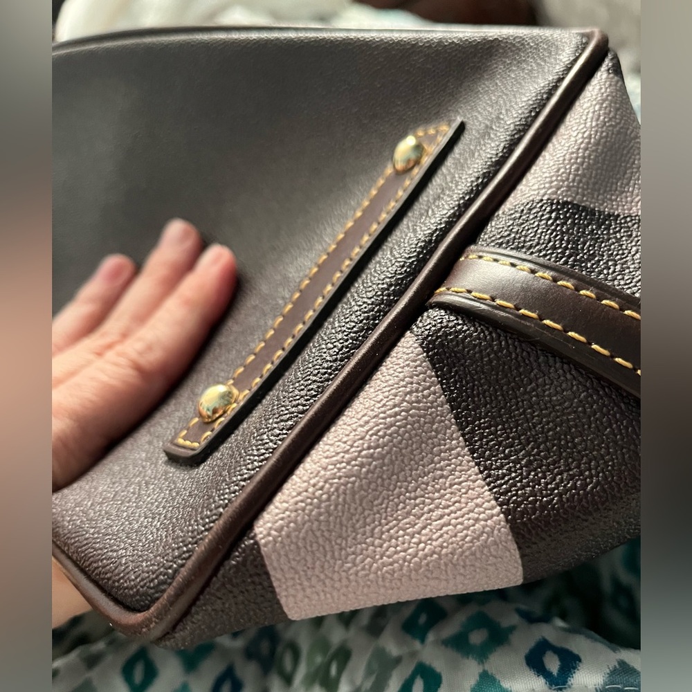 Dooney & Bourke, Chevron Bag,New condition - Picture 11 of 16
